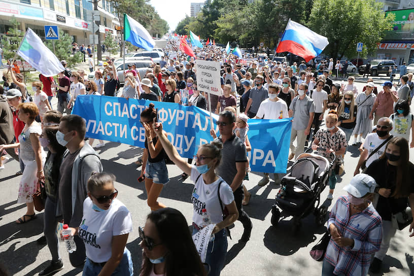Митинг в поддержку арестованного экс-губернатора Сергея Фургала в Хабаровске