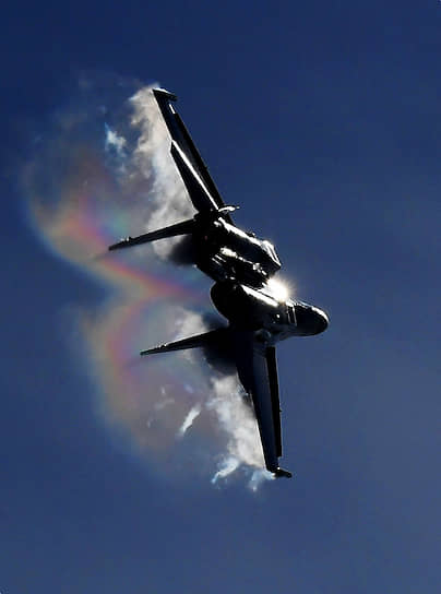 Московская область. Многоцелевой истребитель Су-57 во время динамического показа авиатехники на аэродроме «Кубинка» 