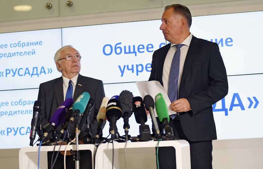 Президент Паралимпийского комитета России Владимир Лукин (слева) и президент Олимпийского комитета России Станислав Поздняков 
