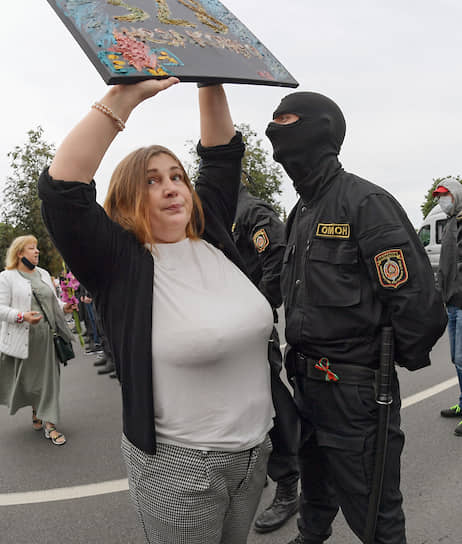 Участники протестного марша «женских миротворческих сил» в Минске 