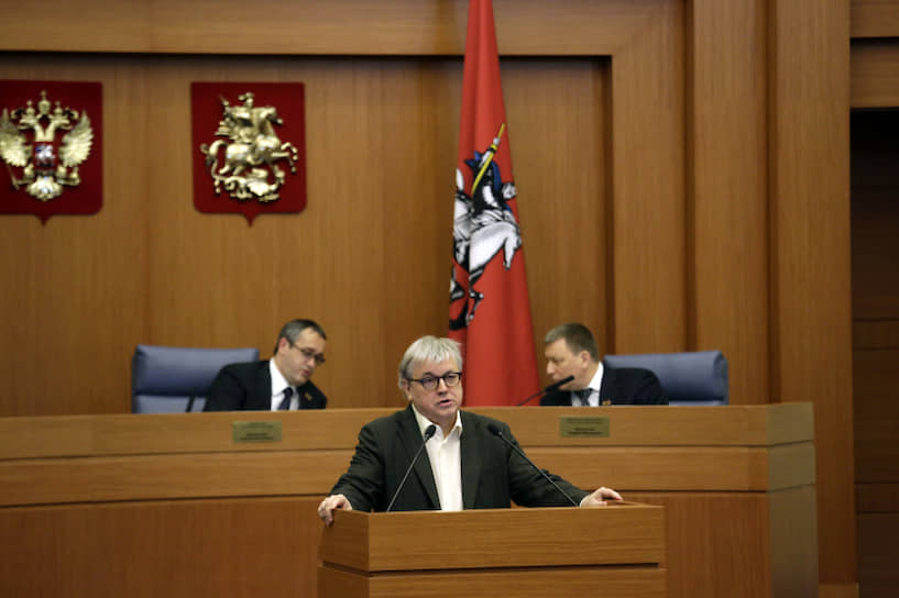 Ректор ВШЭ Ярослав Кузьминов выступает в Мосгордуме, будучи ее депутатом, 2017 год 