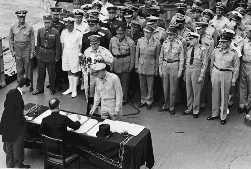 2 сентября 1945 года в Токийском заливе на борту линкора ВМС США «Миссури» был подписан Акт о капитуляции Японии, который поставил точку во Второй мировой войне. Безвозвратные потери СССР в ходе Маньчжурской операции составили около 12 тыс. человек, Японии — порядка 100 тыс.  