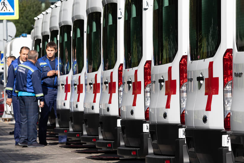 Казань, Россия. Автомобили скорой медицинской помощи  