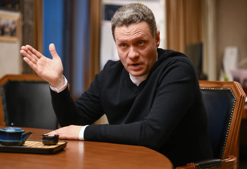Губернатор Вологодской области Георгий Филимонов известен своей борьбой с алкоголем. В возглавляемом им регионе розничная продажа алкоголя в будние дни разрешена только с 12:00 до 14:00. Сам политик в марте 2025 года заявил: «Я 10 лет вообще ни в каком виде ни легкие, ни крепкие напитки себе не позволял. За это время у меня три дочери родились, потом четвертая дочка. Да и сейчас в этом смысла не вижу и не рекомендовал бы»