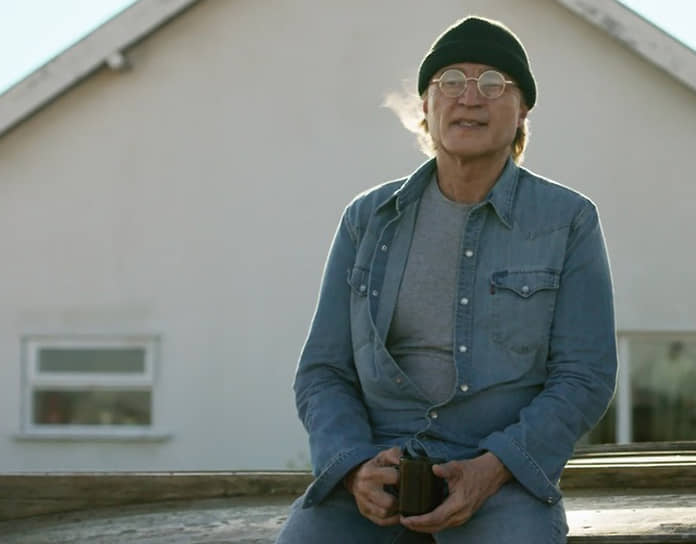 Дожить до нашего времени Джону Леннону удалось в фильме режиссера Дэнни Бойла Yesterday 