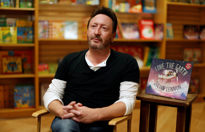 Джулиан Леннон в 2017-2019 годах написал книжную трилогию для детей, попавшую в список бестселлеров The New York Times. На фото – Джулиан на презентации заключительной книги трилогии 