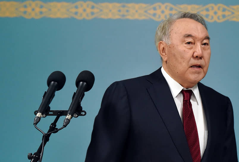 Бывший президент Казахстана Нурсултан Назарбаев Пост главы государства занимал 28 лет, 10 месяцев и 24 дня — с 24 апреля 1990 года по 20 марта 2019 года. Уйдя с должности, сохранил посты главы Совбеза Казахстана, председателя правящей партии «Нур Отан» и остался членом Конституционного совета республики. С 2010 года носит титул «Елбасы» (лидер нации)