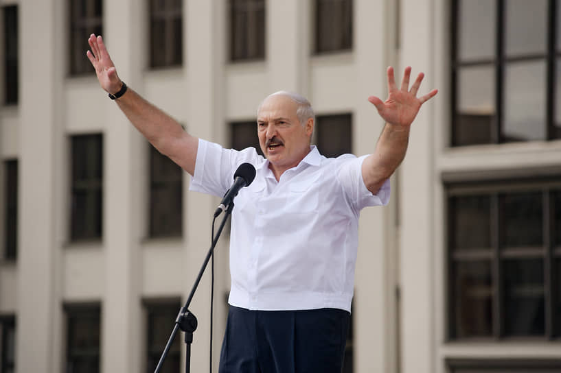 Президент Белоруссии Александр Лукашенко Пост занимает 26 лет и 2 месяца — с 20 июля 1994 года. После президентских выборов 9 августа 2020 года в стране продолжаются массовые протесты против господина Лукашенко. Протестующие обвиняют его в фальсификации итогов выборов (по официальным данным, он получил 80,1% голосов)