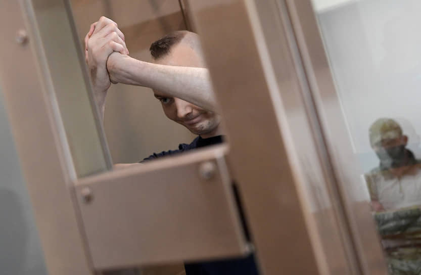 По словам адвоката Ивана Павлова (признан иностранным агентом), следователь отказался разъяснить суть обвинения, потому что «не так понял» поданное 9 сентября ходатайство господина Сафронова