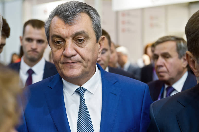 Полномочный представитель президента в Сибирском федеральном округе Сергей Меняйло. В Брюсселе утверждают, что Сергей Меняйло отвечал за политическую активность в Сибирском федеральном округе. «Сергей Меняйло отвечает за побуждение и поддержку лиц, осуществивших или причастных к отравлению Алексея Навального»,— говорится в документе.