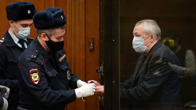 Михаил Ефремов перешел на наличности