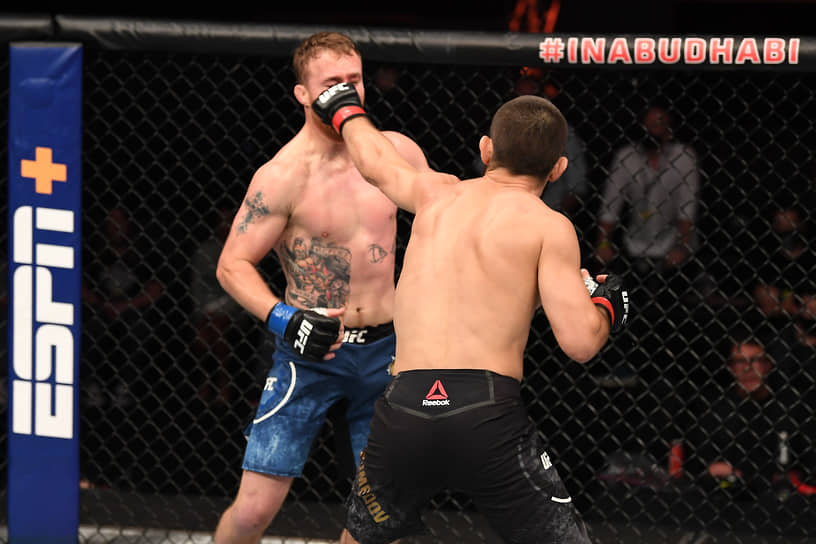 Он в третий раз защитил титул чемпиона UFC в легком весе 