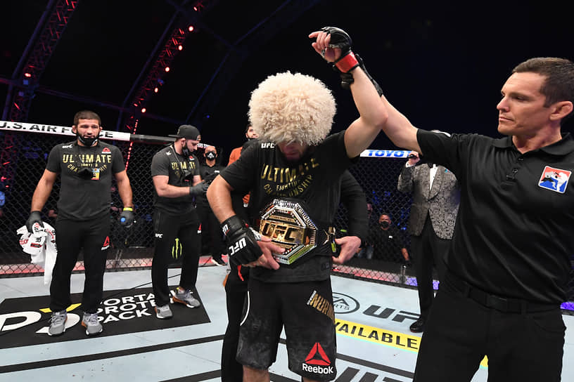 На прощание у Нурмагомедова была одна просьба — к UFC. Она заключалась в том, чтобы в обновленном рейтинге сильнейших бойцов он оказался бы на верхней строчке 