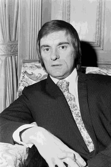 Бернард Чарльз (Берни) Экклстоун родился 28 октября 1930 года в британском графстве Суффолк. После окончания школы поступил в Вулвичское политехническое училище, где изучал химическую инженерию. Его хобби были мотоциклы. Вместе с другом Берни основал фирму по продаже мотоциклов Compton & Ecclestone 