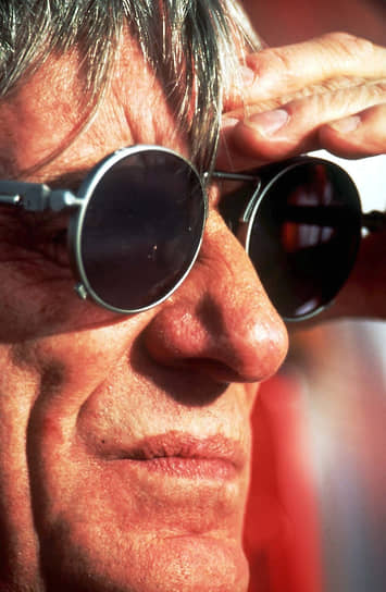 В 1987 году Экклстоун создал компанию Formula One Promotions and Administration (позже переименована в Formula One Management), которая получила 23% дохода от телетрансляций гонок, а также выделяла деньги на призы командам и гонщикам. В 1993 году была проведена реформа Международной автомобильной ассоциации (FIA), ее президентом был избран Макс Мосли, а Экклстоун стал вице-президентом 