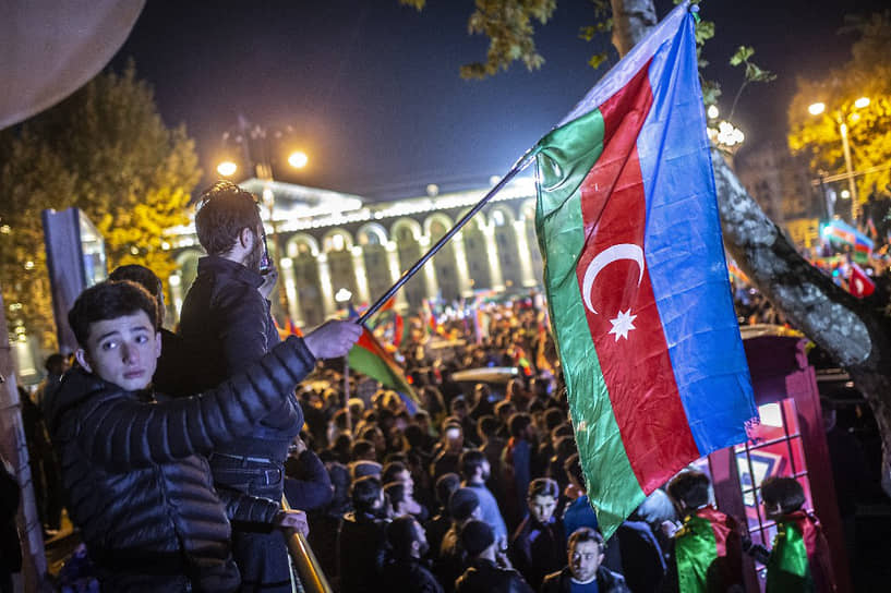 Празднование на улицах города Гянджа 