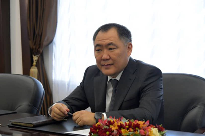 Глава Тыва Шолбан Кара-Оол, несмотря на два заболевания, предпочитает обходиться без средств индивидуальной защиты 