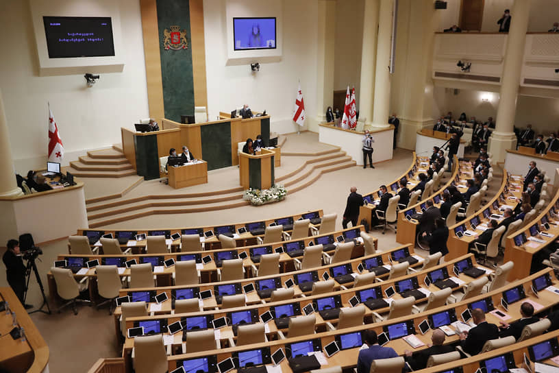 Первая сессия новоизбранного парламента в Тбилиси 