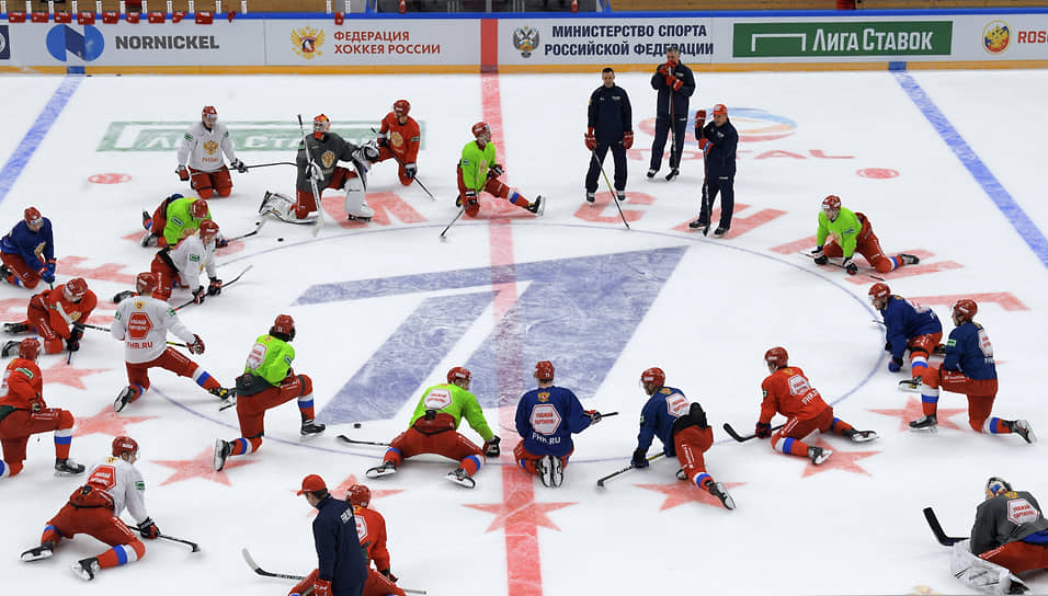 Москва. Открытая тренировка сборной России перед матчами Кубка «Первого канала» по хоккею  