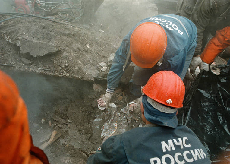 10 января 1994 года было создано Министерство по делам гражданской обороны, чрезвычайным ситуациям и ликвидации последствий стихийных бедствий. Оно стало федеральным органом исполнительной власти, подчиненным президенту. Министерство также возглавил господин Шойгу