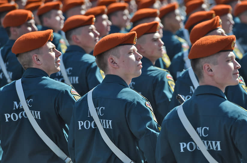 МЧС относится к государственным военизированным организациям, которые имеют право приобретать боевое ручное стрелковое и другое оружие