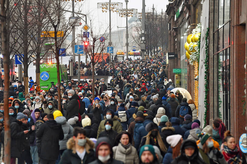 Колонна митингующих вышла с Пушкинской площади в сторону Манежной