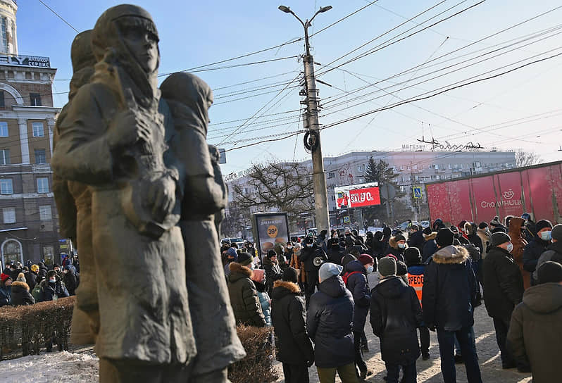 Митинг у памятника детям блокадного Ленинграда в Омске