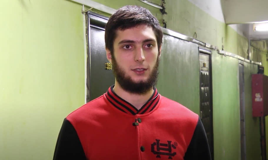 , 23 года, Красноярск Был задержан в ходе акции протеста 23 января. В отношении Бердникова проводят проверку по статье о применении насилия к представителю власти (статья 318 УК). По версии следствия, он «умышленно бросал в направлении сотрудников органов внутренних дел массивные куски снега и бутылку». 28 января было опубликовано видео, где господин Бердников извиняется перед полицейскими