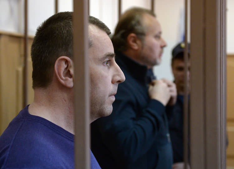 (слева), экс-начальник отдела автобронетехники, плавсредств и горюче-смазочных материалов управления тылового обеспечения ФСИН России Проходил фигурантом по делу Олега Коршунова. В марте 2020 года приговорен к 5 годам лишения свободы за пособничество в растрате бюджетных средств