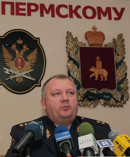 , начальник ГУ ФСИН по Пермскому краю с 2007 по 2014 год 30 июня 2015 года был арестован по обвинению в мошенничестве (ст. 159 УК РФ). По версии следствия, за обещание своего покровительства получил от бизнесмена Юрия Пескова $300 тыс. с 2008 по 2012 год. В июле 2016 года был осужден на 5 лет колонии, в феврале 2017 года был лишен звания генерал-лейтенанта. В апреле 2018 года Ленинским судом Перми был снова осужден за взяточничество. От предпринимателя Константина Беляева получил туристический сертификат на 400 тыс. руб. и коллекционные монеты стоимостью 81 тыс. руб. и 180 тыс. руб., а от начальника колонии №29 Александра Лесничего — участок площадью 0,5 га стоимостью 1,2 млн руб. С учетом предыдущего приговора получил штраф 3,3 млн руб. и 12 лет лишения свободы
