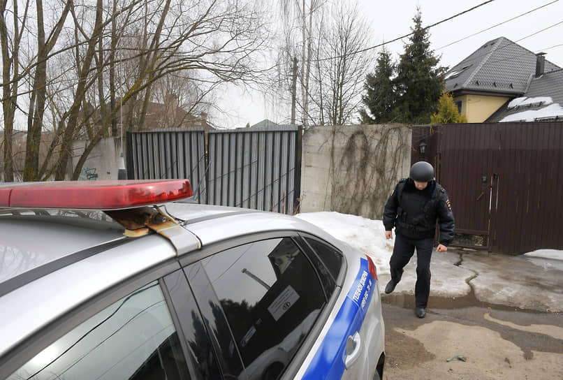 Во время штурма был ранен один из спецназовцев. СКР возбудил в отношении стрелка уголовное дело по ст. 317 УК РФ («Посягательство на жизнь сотрудника правоохранительного органа»)