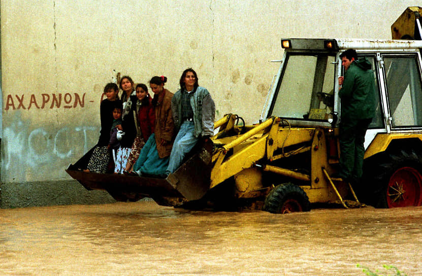 В начале 1990-х ежегодное количество антицыганских погромов в Европе исчислялось десятками. Так, только в Чехословакии в 1990-1991 годах произошло 23 погрома, в Румынии — 15, при этом было разрушено 240 домов. На протяжении 1990-х особенно активно антицыганизм развивался в Венгрии, Сербии и других восточноевропейских странах
