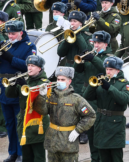 Полигон Алабино, Московская область. Музыканты военного оркестра во время репетиции парада Победы 