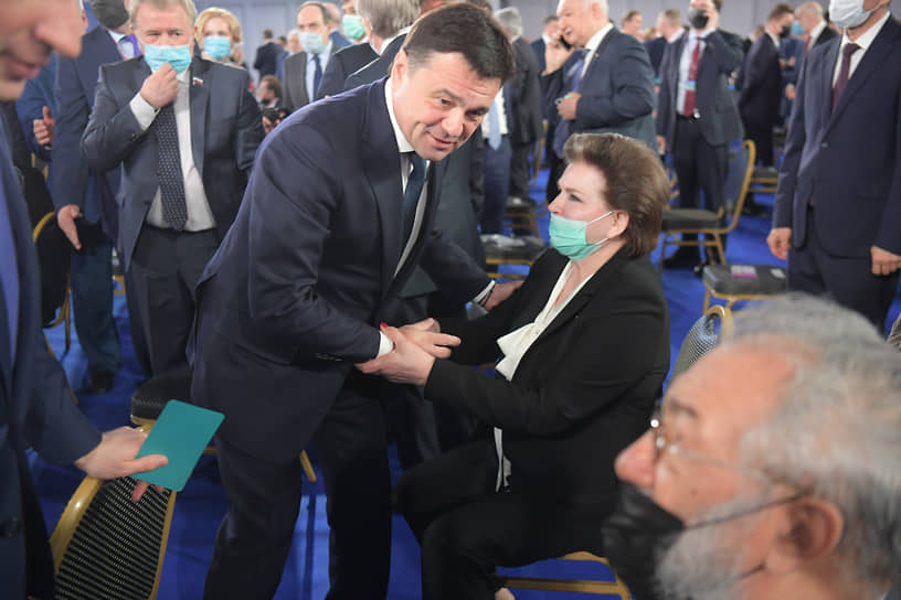 Губернатор Московской области Андрей Воробьев и зампред комитета Госдумы по федеративному устройству и вопросам местного самоуправления Валентина Терешкова 