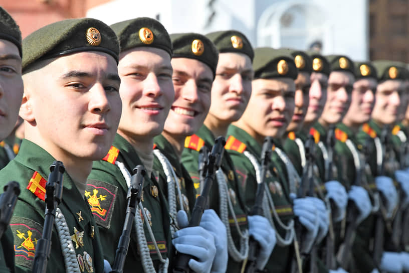 Военнослужащие парадных расчетов