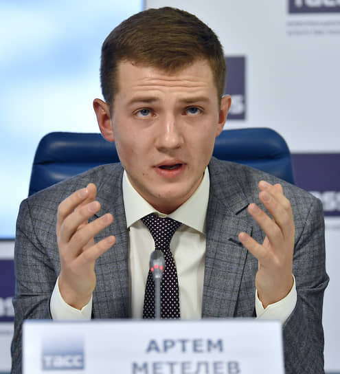 Глава совета ассоциации волонтерских центров Артем Метелев 