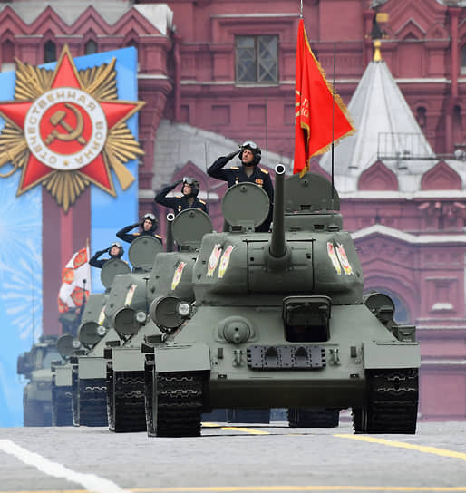 Москва. Парадный расчет танкистов
