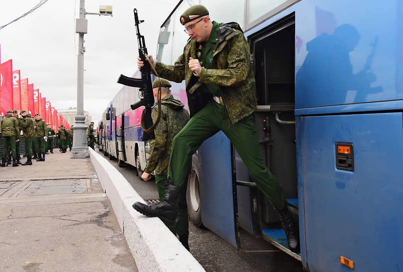 Москва. Военнослужащие перед началом парада