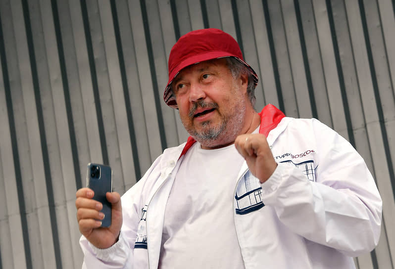 Актер Сергей Степанченко перед началом церемонии посадки черешневого леса на территории фабрики «Мануфактуры Bosco» 