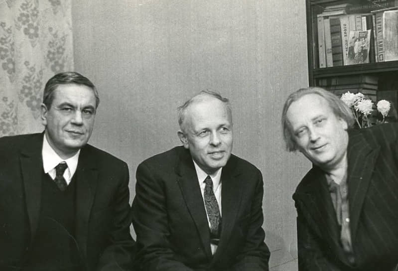 «4 ноября 1970 года было объявлено о создании Комитета прав человека. В первую очередь благодаря участию Сахарова об этом событии много писали в западных газетах, были также подробные сообщения о Комитете по различным "радиоголосам"» (Рой Медведев, «Из воспоминаний»). На фото (слева направо): члены Комитета по правам человека Игорь Шафаревич, Андрей Сахаров, Григорий Подъяпольский