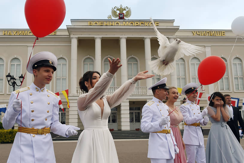 Севастополь, Россия. «Последний звонок» в кадетском училище 