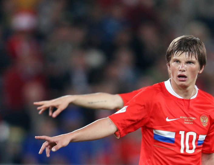 На Евро-2012 Россия выступила неудачно, не сумев выйти из группы. После проигрыша грекам Андрей Аршавин сказал болельщикам ставшей знаменитой фразу: «То, что мы не оправдали ваши ожидания, – это не наши проблемы. Это ваши проблемы». Всего в составе национальной команды футболист провел 74 игры, в том числе 49 официальных, забил 17 мячей 