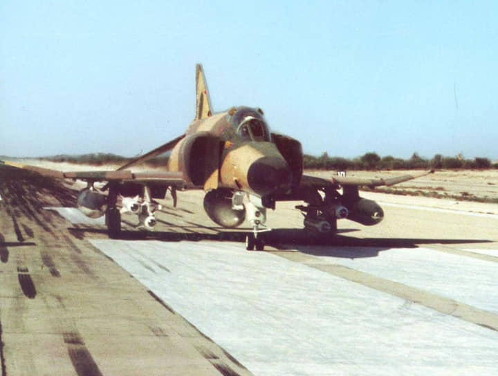 28 ноября 1973 года самолет-разведчик ВВС Ирана RF-4C Phantom II вторгся в воздушное пространство СССР. В районе Грузинской ССР на перехват вылетел советский истребитель МиГ-21СМ. Иранский самолет был сбит посредством тарана, советский пилот погиб. Экипаж F-4 катапультировался, был арестован и вскоре после этого освобожден На фото: самолет-разведчик RF-4C Phantom II