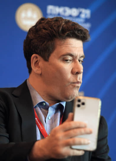 Пианист Денис Мацуев во время работы форума 