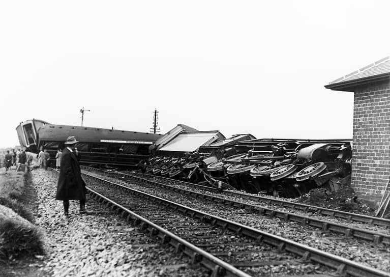1926 год. Перевернутый бастующими шахтерами железнодорожный состав «Летучий голландец» 
