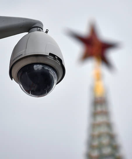 Москва, Россия. Камера видеонаблюдения в центре города