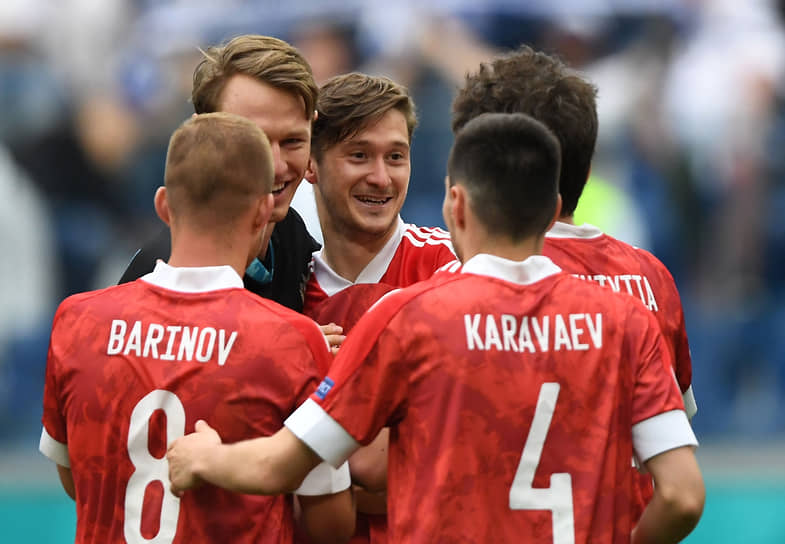 Футболисты сборной России после финального свистка