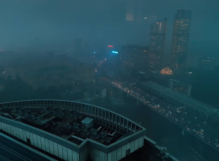 Вид на Третье транспортное кольцо из офиса в деловом центре «Москва-Сити»