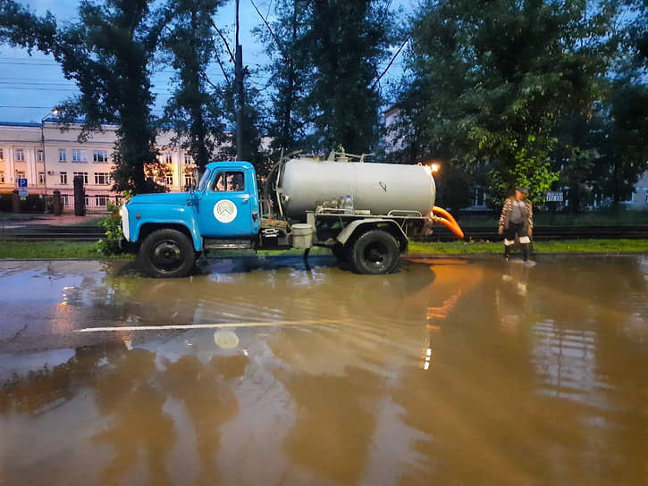 Последствия сильного ливня в Улан-Удэ  