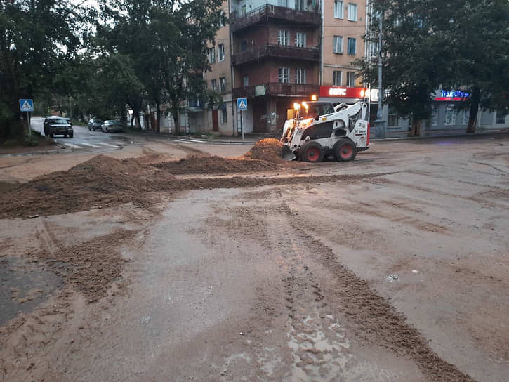 Последствия сильного ливня в Улан-Удэ  